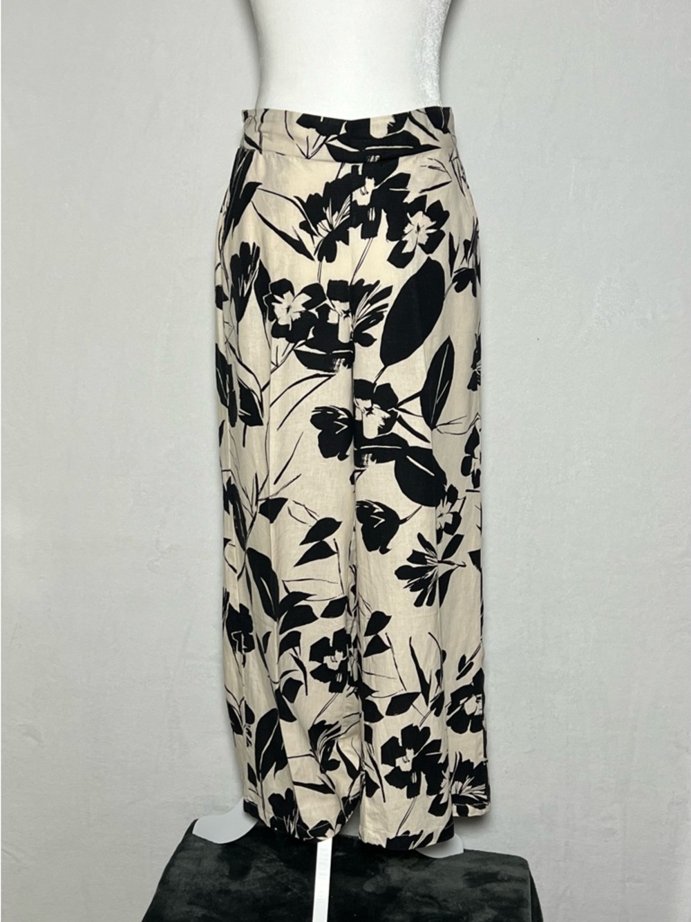 PANAMA JACK Black and Cream Linen Blend Wide Leg Pants - size M